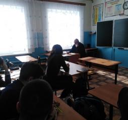 Педагог-организатор ОБЖ  В.Ф.Угаров провел беседу с обучающимися 11 класса «Кто такой настоящий гражданин?».